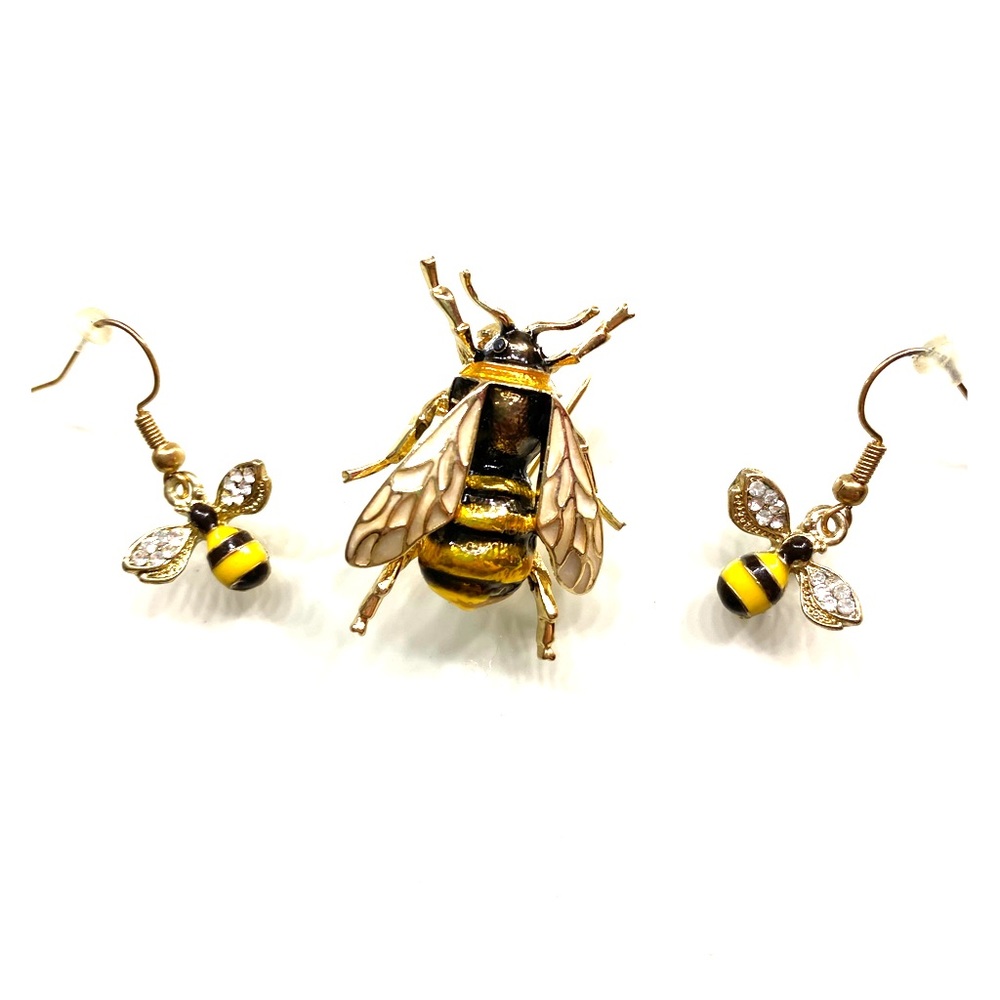 Beeeezz🐝Brooch and earrings to match